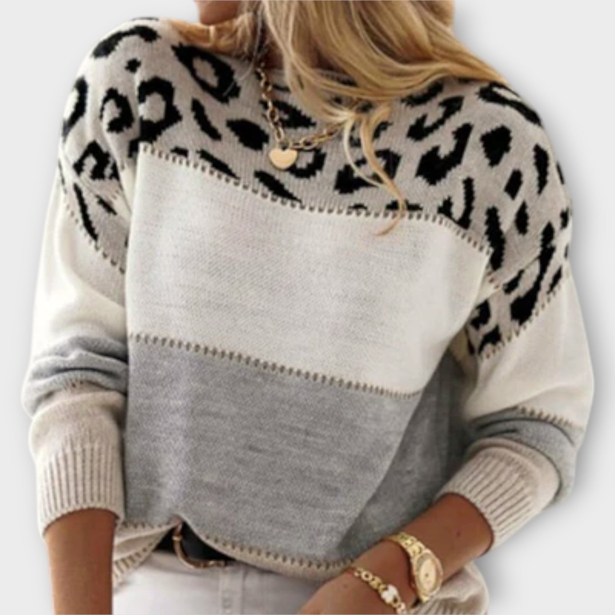 Chiara | Lässiger Pullover mit Leo-Design