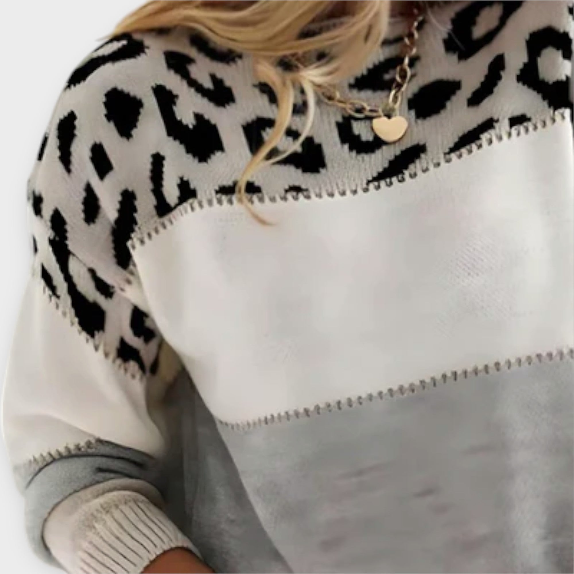 Chiara | Lässiger Pullover mit Leo-Design